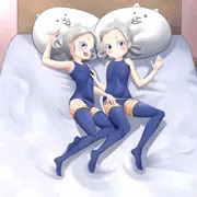 ベッドのシシル＆コマリ