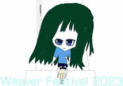 サイクリング中歩いている歩行者専用道にある芝生のトイレの1ブースで小便する旅館娘