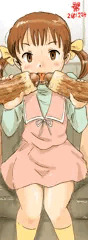 ちくわを味見させてもらう娘