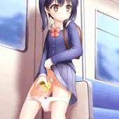 女の子とペットボトル
