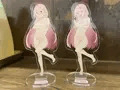 はずかしーなちゃんアクリルスタンド (通常ver, 現行犯逮捕ver)