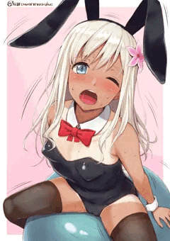 バランスボールでエクササイズするバニーろーちゃん