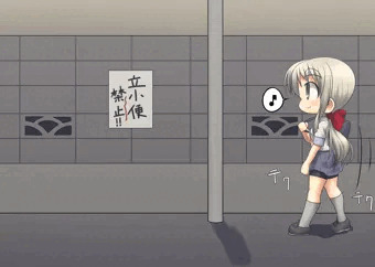 立小便禁止の張り紙のある路地で