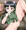 行儀の悪い女の子