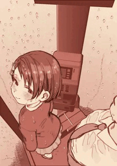 電話ボックスで雨宿りする千枝ちゃん