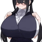 夏制服姿の大田恵さん