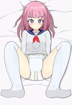 おむつ交換する娘