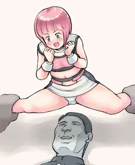 大勢の前で恥ずかしい姿を晒される桃子ちゃん