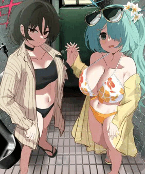 ヒヨリ&ミサキ@海の公衆トイレ