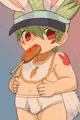 フランクフルトをほおばるうさぎ幼児