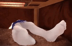 こたつの足裏　素足差分