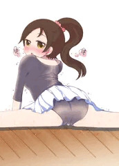 レッスン前に念入りに体をほぐしているだけのアイドル