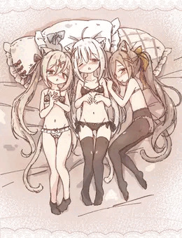 下着姿の3人
