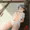 見下げる嘲笑娘
