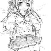 おなかがぷにぷにのおんなのこ。