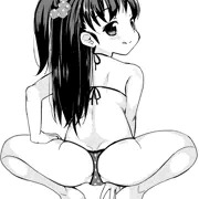 マイクロビキニで尻向け振り返りエロ蹲踞してる黒髪ロングの幼女