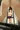 鏡を有効活用する自撮り女子