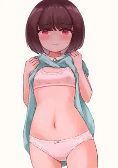 上までたくし上げた妹ちゃん