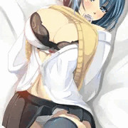 ギシッ…