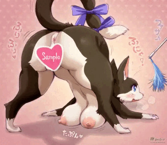 オモチャに夢中なミルミルちゃん