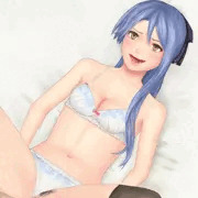 サイズに御不満なラウラ