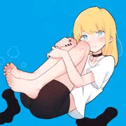 金髪裸足