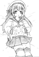 おなかがぷにぷにのおんなのこ。