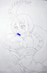 人間さんに押し倒され戸惑うエルマちゃん。