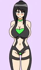 セクシーな衣装を着せられるお姉さん。