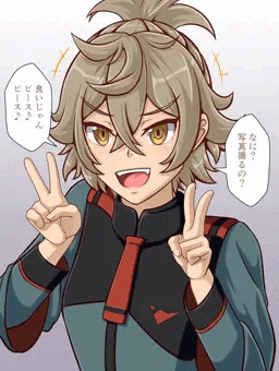 ダブルピースするフェルシー・ロロ