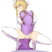 前掛けだけエロ蹲踞たくし上げ紫