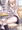 金色髪のあざとい系女子 (白ジャージ＋ブルマ)