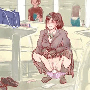 JK、オリシー交換しようとしたら、はずみでフードコートでお漏らし
