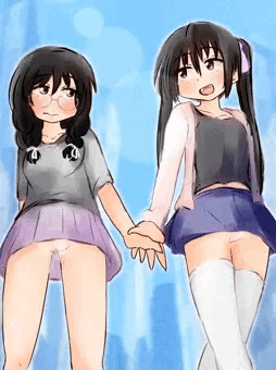穿かずに出歩くのに目覚めた仲良し二人