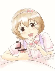 白い何かを手に出す小春ちゃん