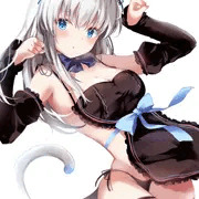 裸エプロンな白猫さん