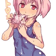 ちくわをくわえるまどかさん。