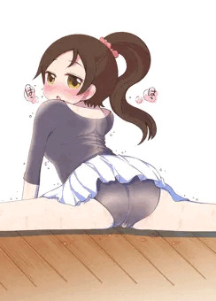 レッスン前に念入りに体をほぐしているだけのアイドル