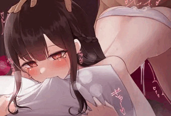 ベッドで二穴責められちゃってる人妻さん
