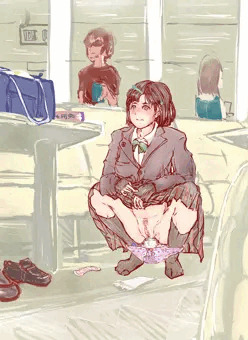 JK、オリシー交換しようとしたら、はずみでフードコートでお漏らし
