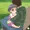 抱っこされている女の子には
