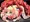 魔物に襲われる少女