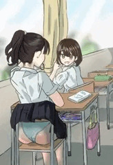 椅子でスカート捲れた状態で座ってるのに気づかない娘