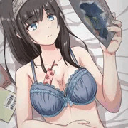 だらしない恰好で読書する文香