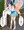 玄関前でお漏らし