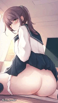 恥ずかしがりながらおしりを見せてくれてる娘