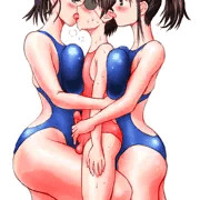 競泳女子にサンドイッチされちゃう