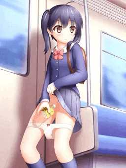 女の子とペットボトル
