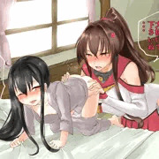 熱を出した初霜ちゃんに座薬を入れる大和さん