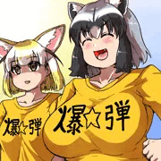 フェネックとおそろいのTシャツにして喜ぶアライさん